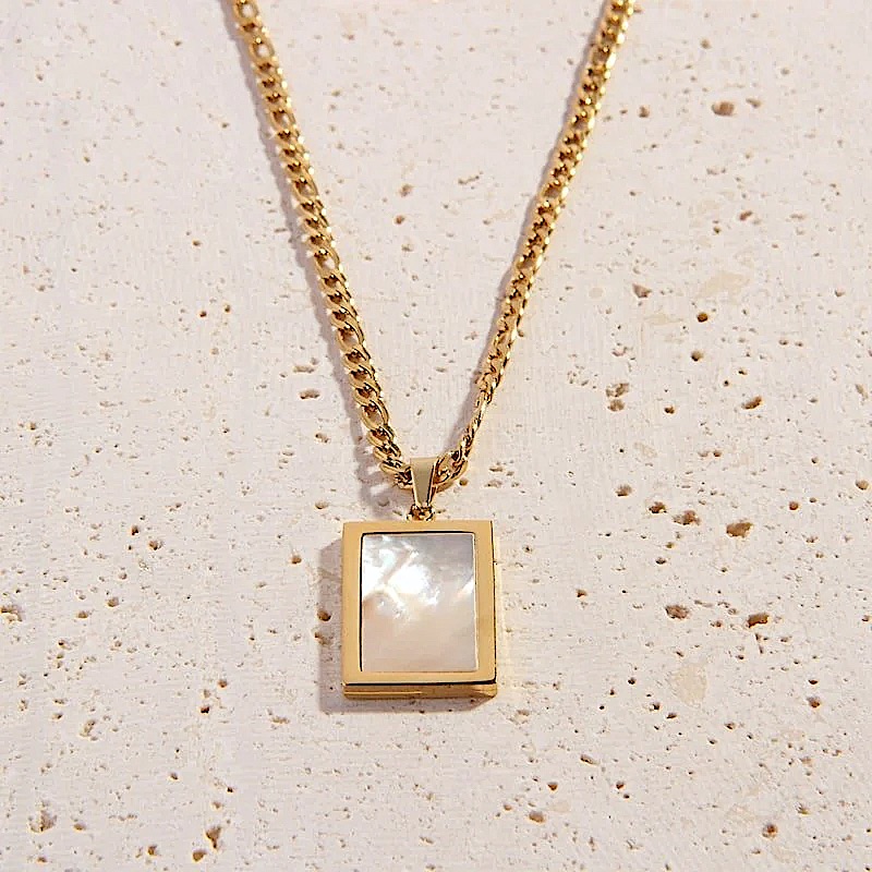 18k Yellow Gold Plated Mother Of Pearl Pendant On Chain 18k Yellow Gold Plated Mother Of Pearl Pendant On Chain